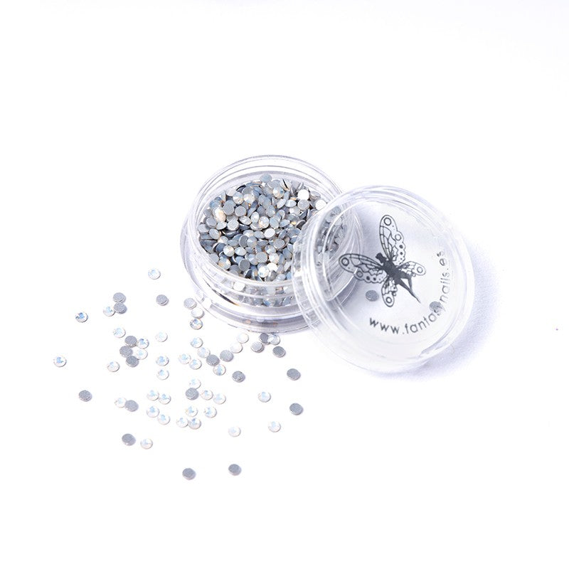 decoracion-crystal-rhinestones-white-opal-2-by-Fantasy-Nails